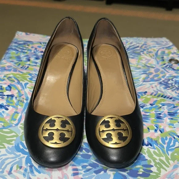 Tory Burch Chelsea Block-Heel Pumps - Picture 6 of 12